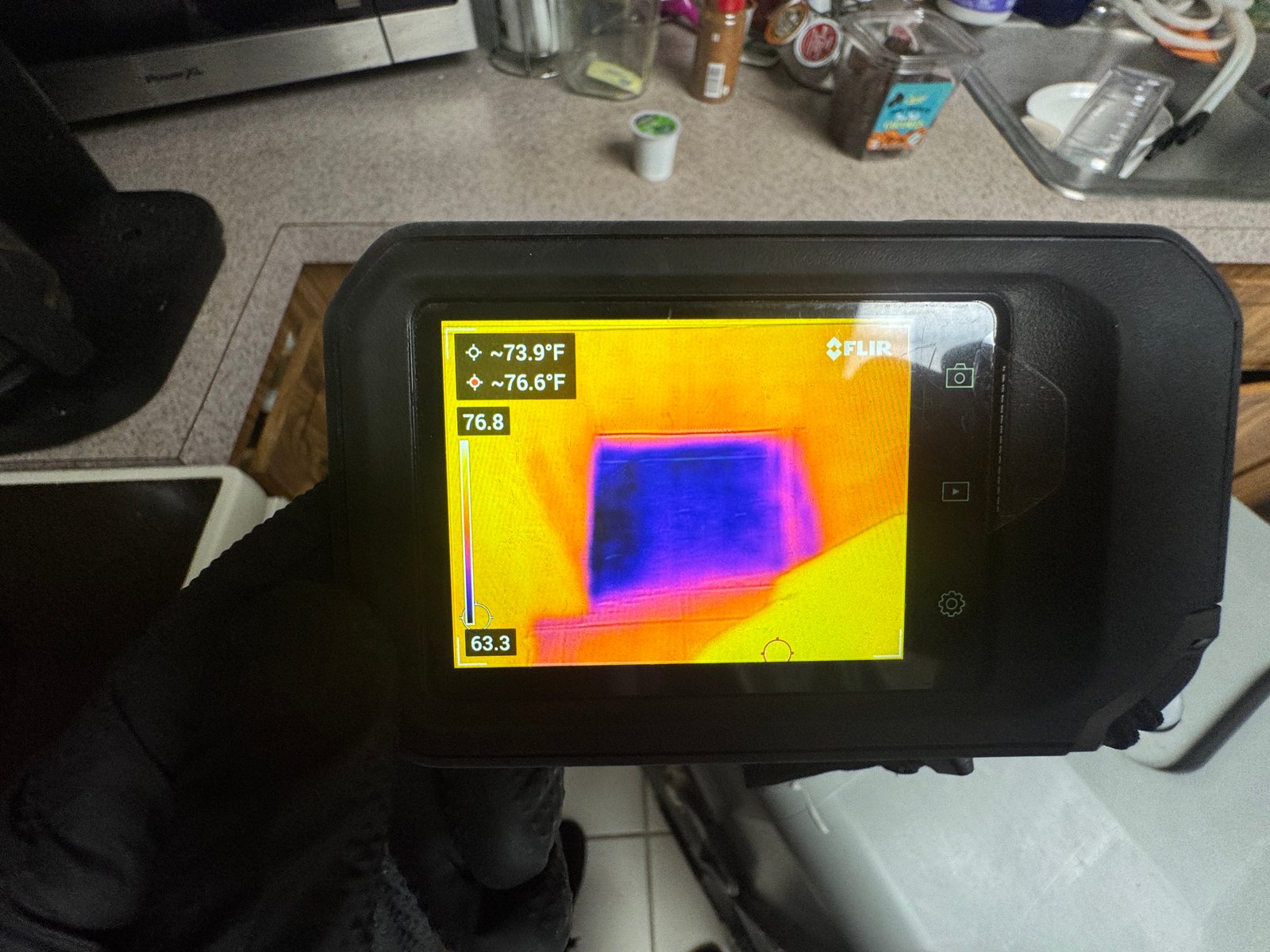 Thermal Imaging — NYC tenants hold rally over roaches, mold, and broken elevators - PIX11